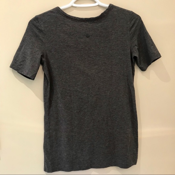 Lulu Lemmon lightweight shirt - Picture 2 of 3